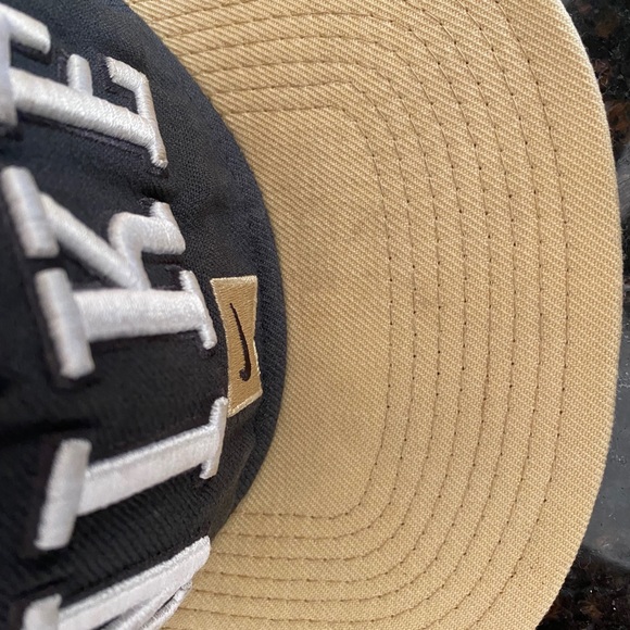 Nike hat - stitched lettering - Picture 6 of 6